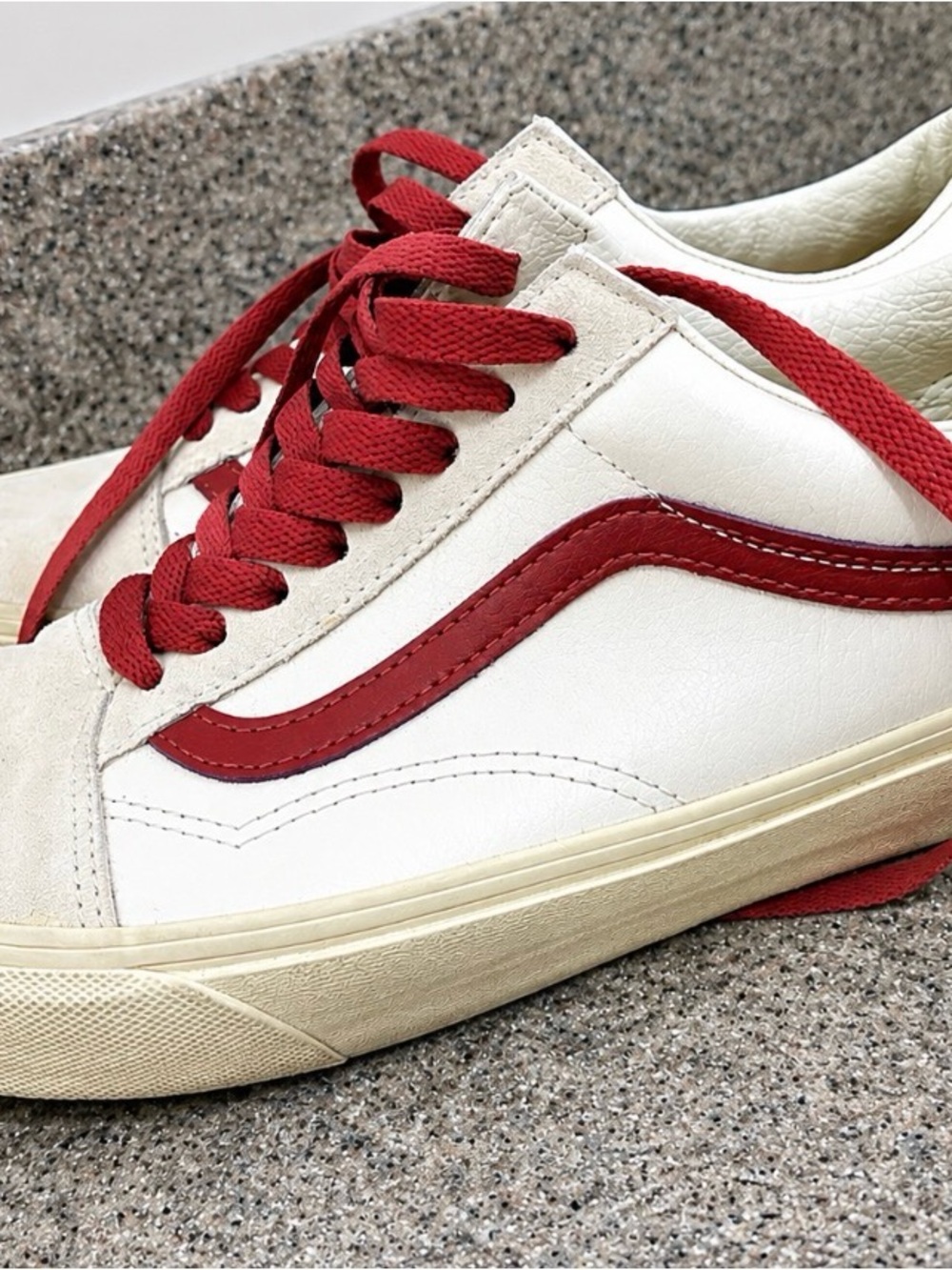 Vans Men White Leather Old Skool Sneakers with Red Stripe